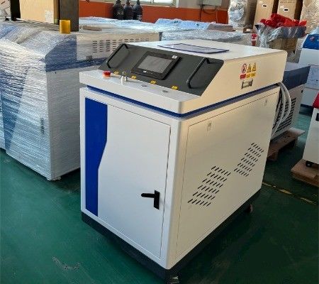 Home 2000w 3000w Pulse Fiber Laser Cleaning Machine per la pulizia della superficie di ruggine sulle superfici metalliche dal sistema di controllo Au3tech