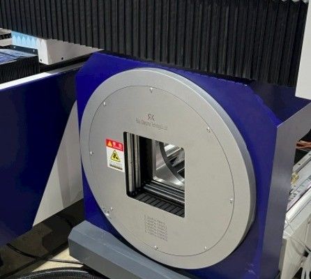 Testa laser Raytools 0.05mm Precisione di posizionamento Piattaforma di navetta metallica Fibra laser macchina di taglio per metallo tubo di foglio