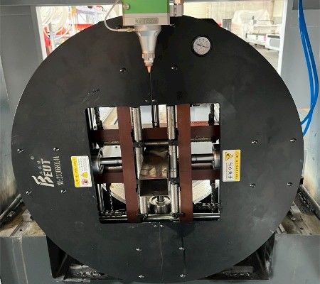Macchina di taglio CNC a laser a fibra per tubi di fibra di carbonio/acciaio leggero/inossidabile