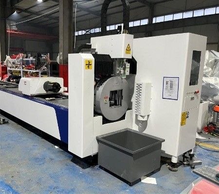 Precisione di riposizionamento della sorgente laser 0,03 mm Auto Feeder CNC Laser Tube Cutting Machine per piccoli tubi