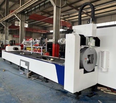 Precisione di riposizionamento della sorgente laser 0,03 mm Auto Feeder CNC Laser Tube Cutting Machine per piccoli tubi