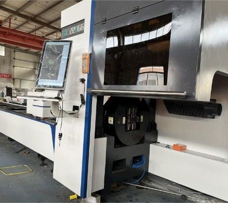 Precisione di riposizionamento della sorgente laser 0,03 mm Auto Feeder CNC Laser Tube Cutting Machine per piccoli tubi