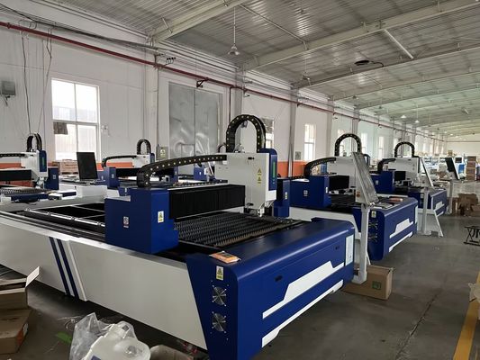 Valvola di controllo dell'O2 Alta stabilità 6kw 3015 Fibra laser macchina di taglio del metallo per lamiera di ferro di acciaio
