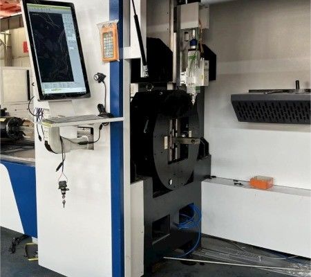 6015 CNC Tube Laser Cutter Pipe Fiber Laser Cutting Machine per il taglio di tubi